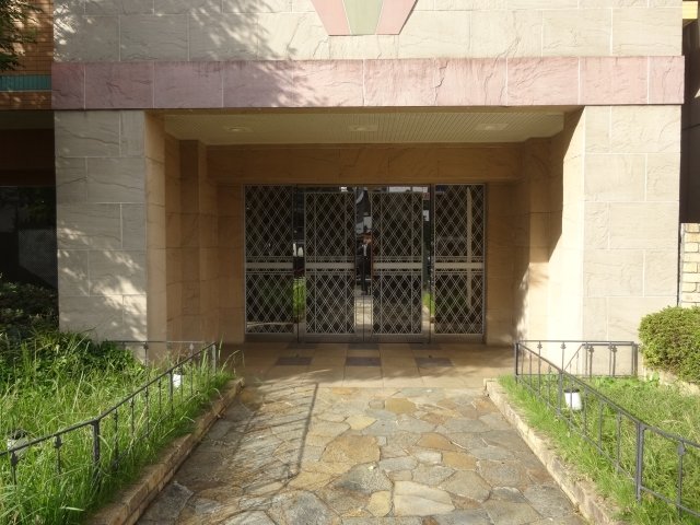 2/2 エントランス