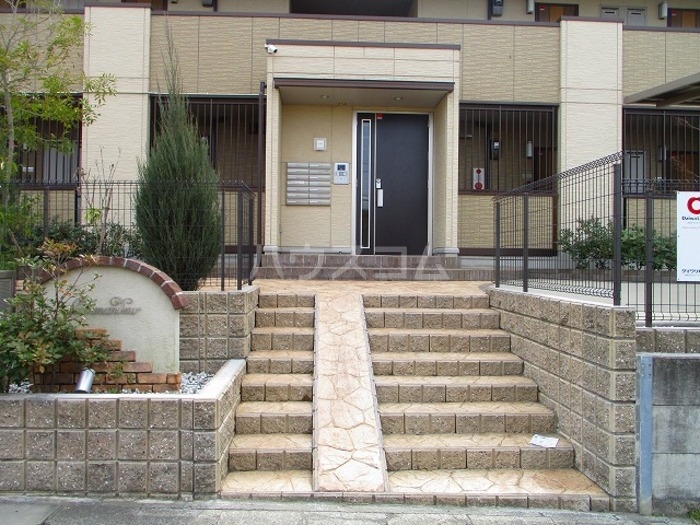 15/19 エントランス