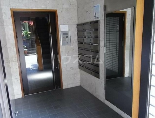 17/23 エントランス