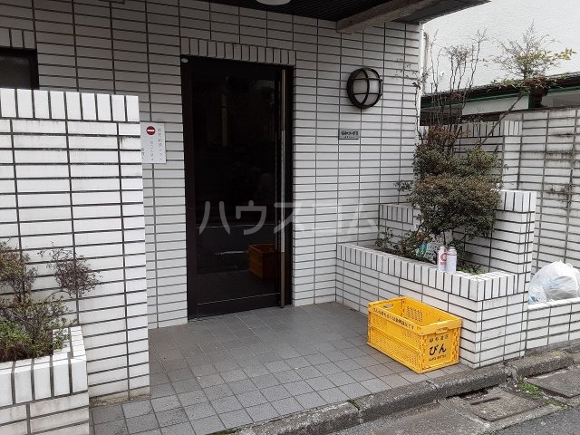 21/27 エントランス