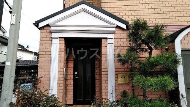 23/26 エントランス