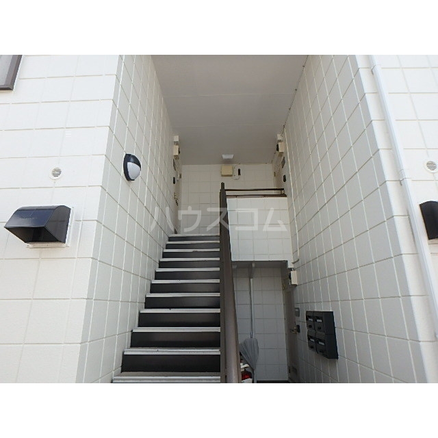 17/25 エントランス