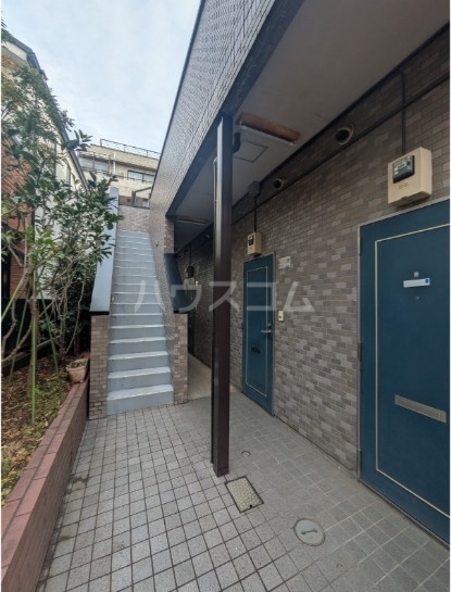 13/22 エントランス