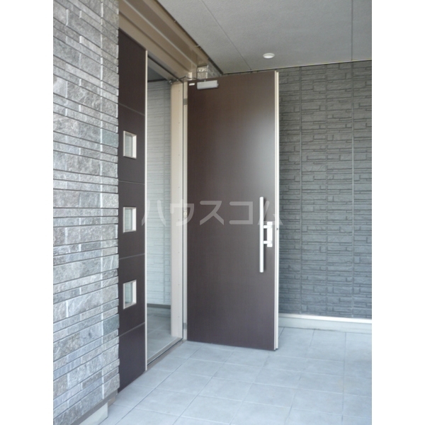 13/22 エントランス