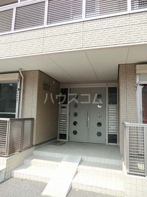 18/27 エントランス