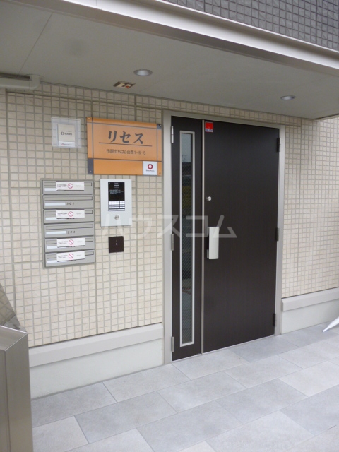 22/26 エントランス