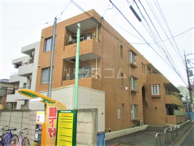 コーポロイヤルの外観