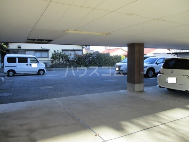 16/17 駐車場