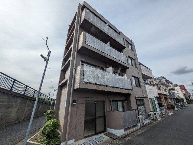 23/30 エントランス