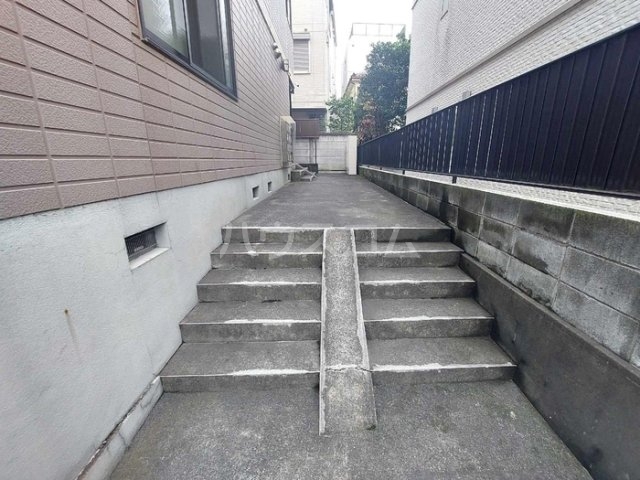 24/29 エントランス