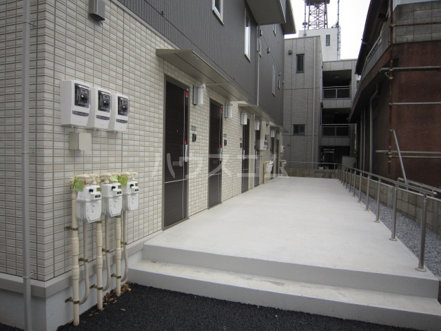 24/30 エントランス