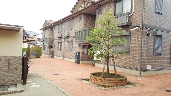 20/23 エントランス