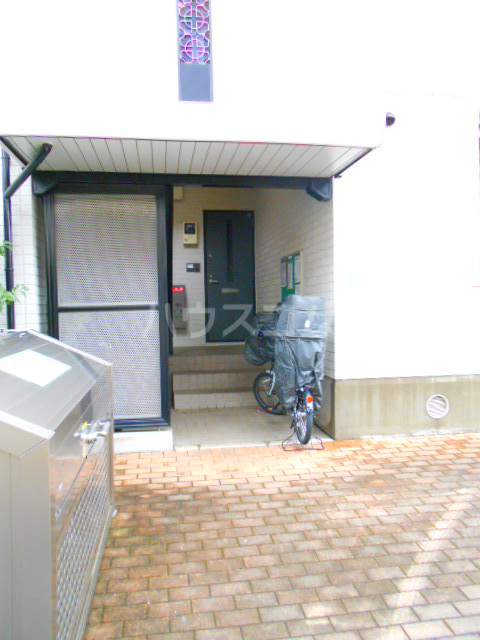 24/30 エントランス