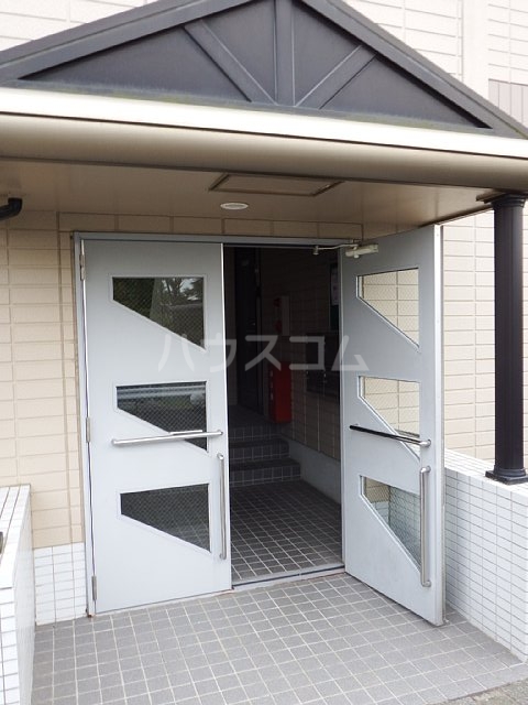 18/20 エントランス