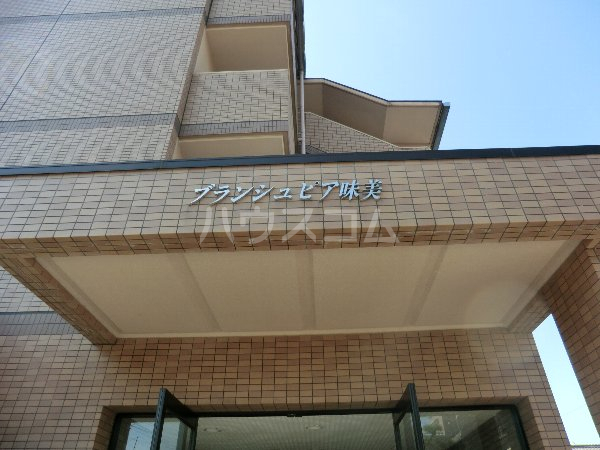 18/19 エントランス