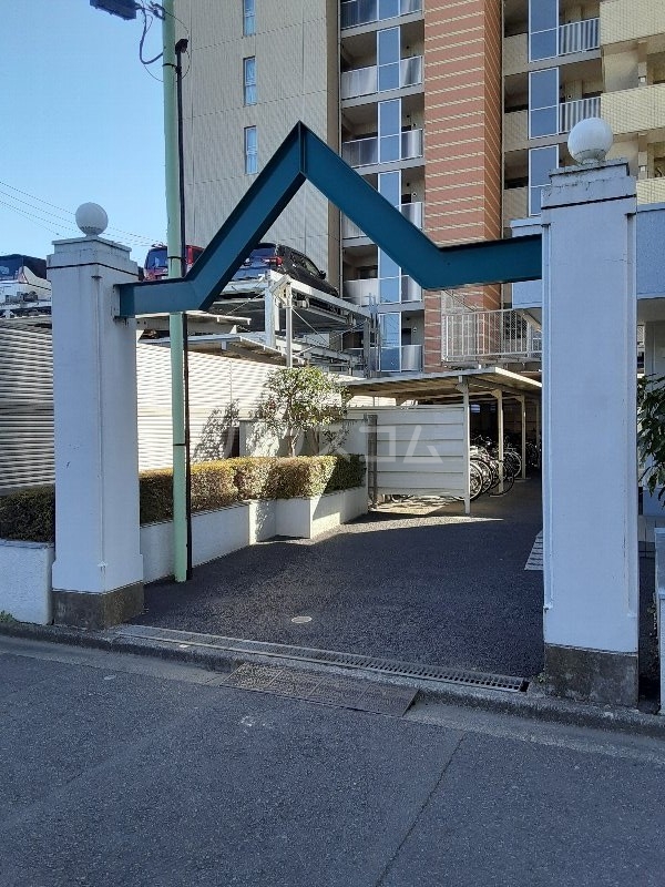 20/30 エントランス