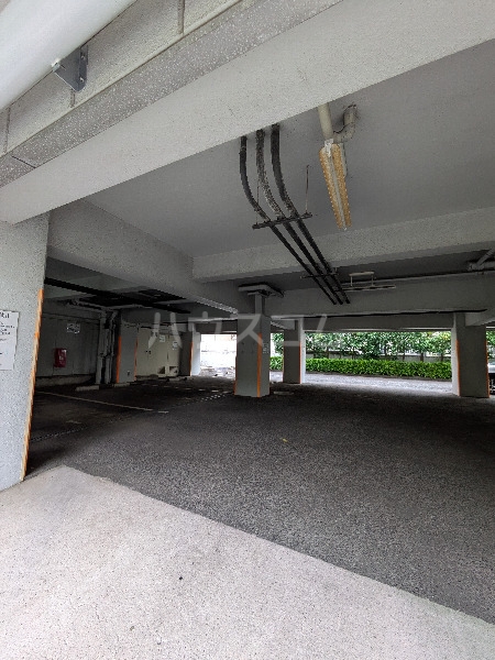 27/30 駐車場