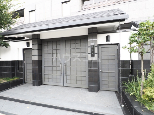 21/29 エントランス