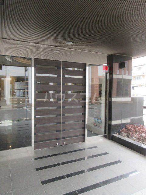 23/30 エントランス