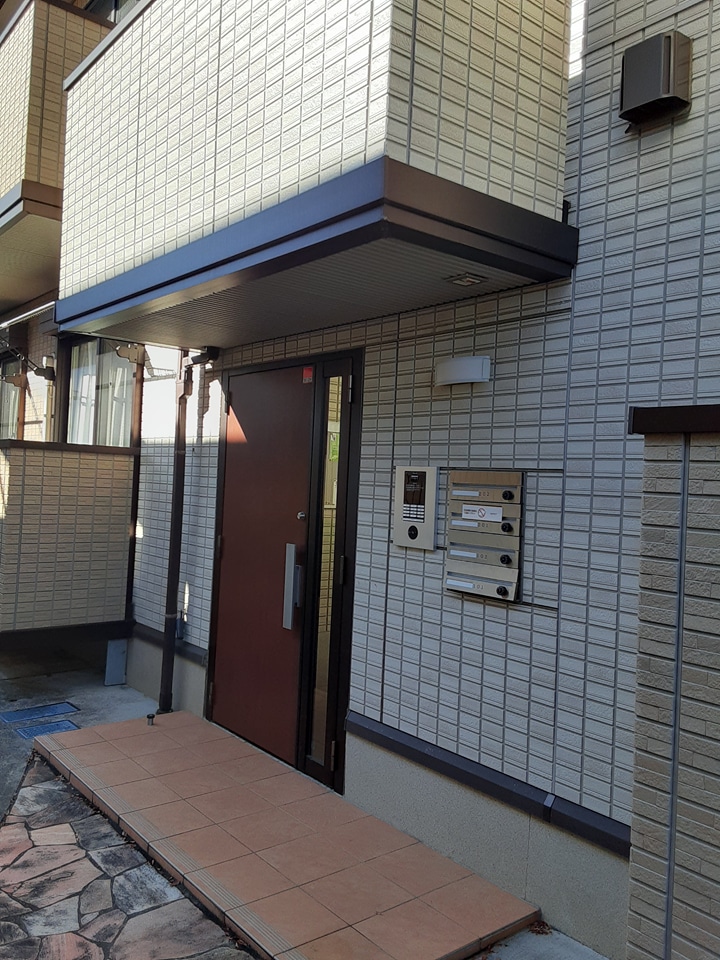 21/30 エントランス