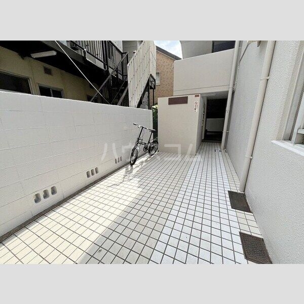 16/19 エントランス