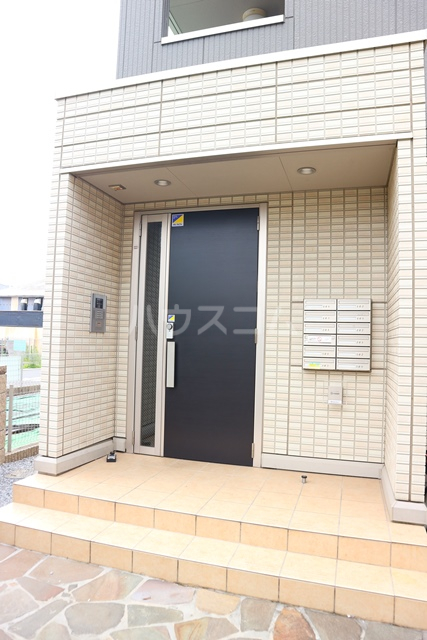 26/30 エントランス