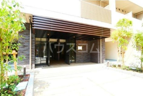 22/30 エントランス