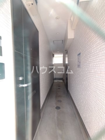 19/30 エントランス