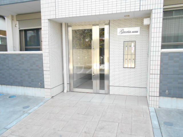 21/30 エントランス