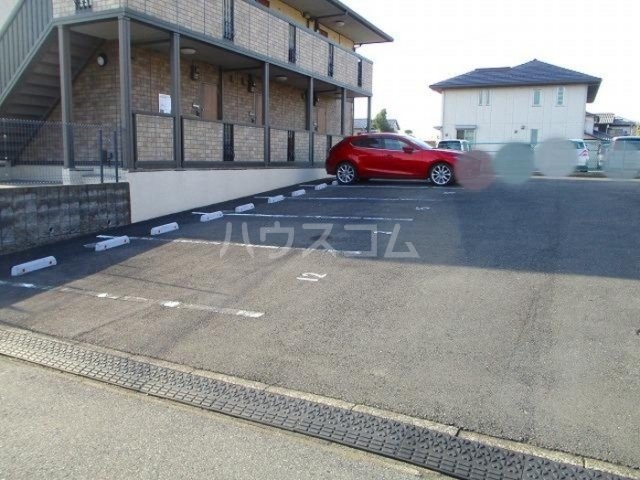 2/3 駐車場