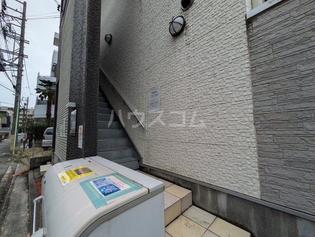 26/27 エントランス