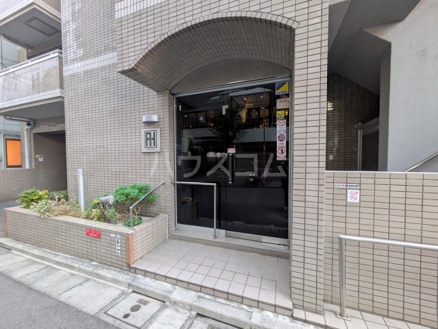 27/30 エントランス