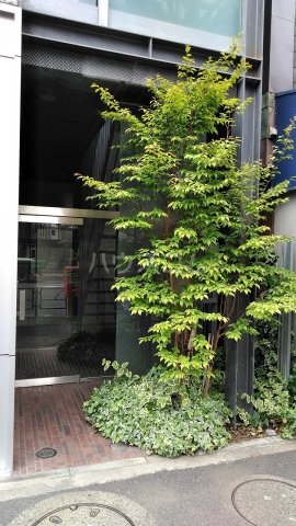 16/23 エントランス