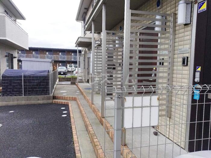 13/15 エントランス