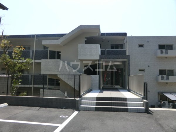 21/22 エントランス