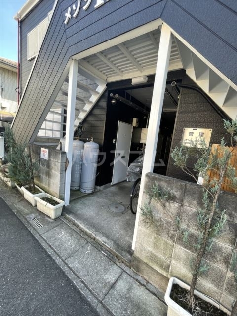 21/29 エントランス