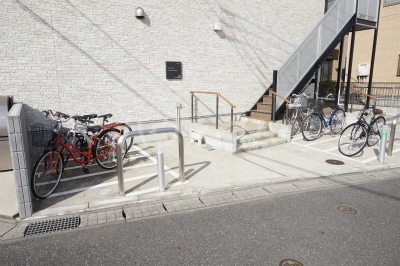 20/21 エントランス