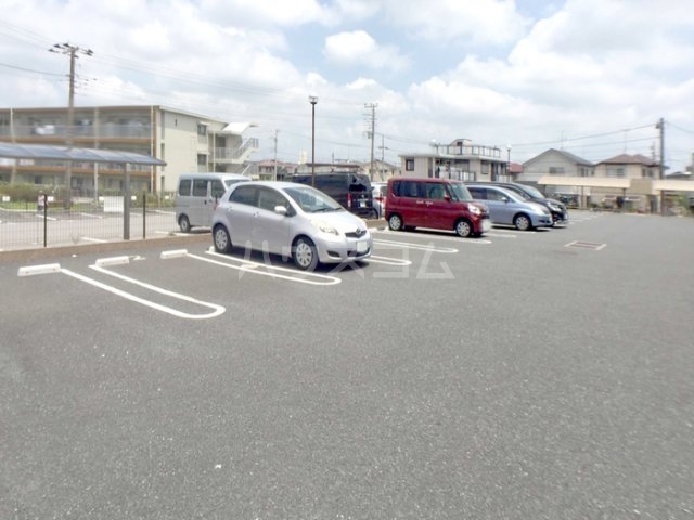 18/27 駐車場