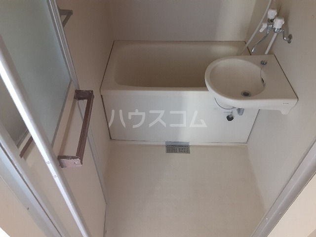 13/30 浴室