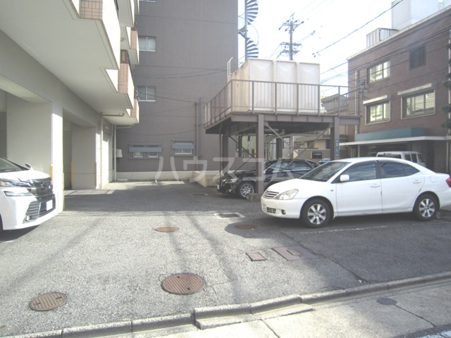 22/30 駐車場