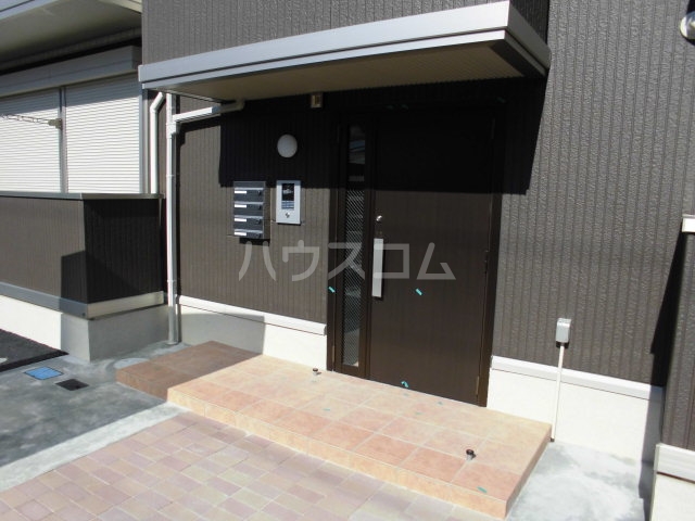 18/28 エントランス