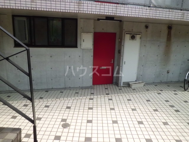 22/23 エントランス