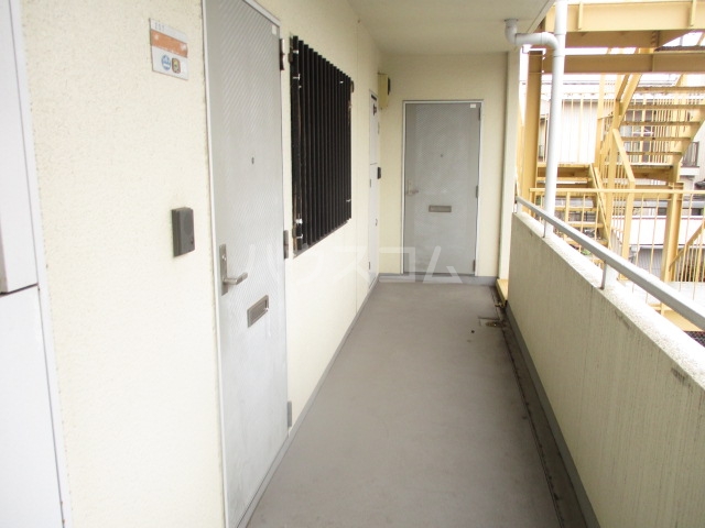 25/30 エントランス