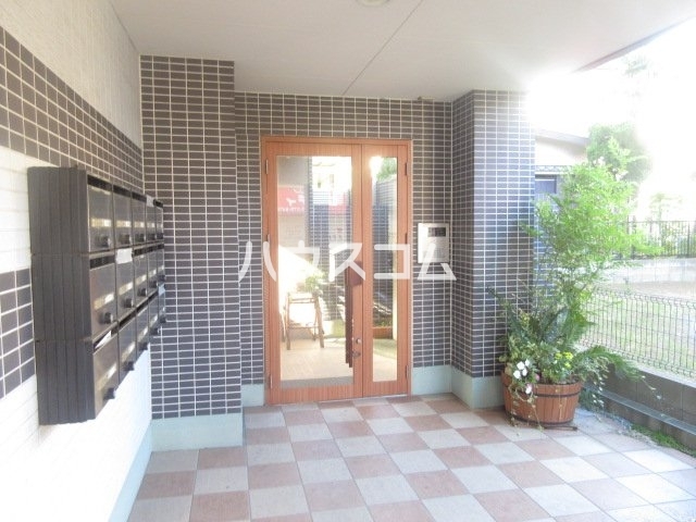 21/30 エントランス