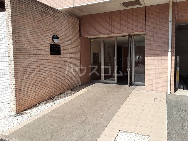 27/30 エントランス