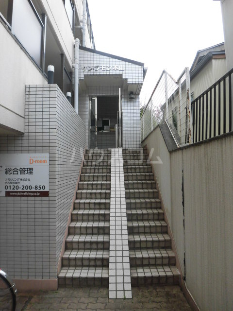 28/30 エントランス