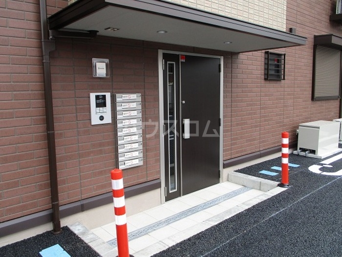 16/23 エントランス