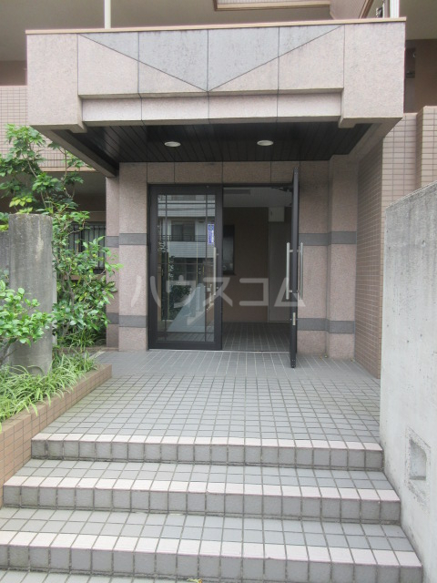 23/30 エントランス