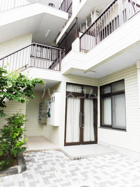 21/29 エントランス