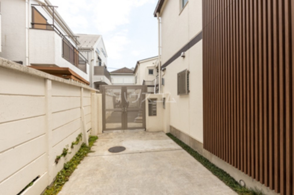 16/21 エントランス